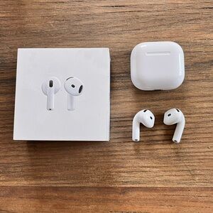 Apple AirPods 4th Generation Preowned Without ANC BARELY USED!
